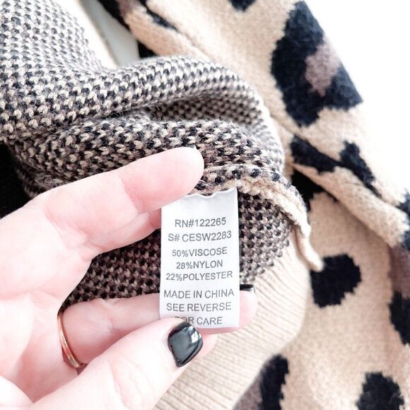 Adora // leopard sweater // Size large // EUC - Picture 5 of 11